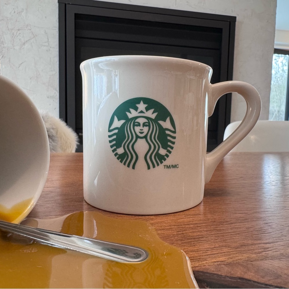 Starbucks Coffee Cup Siren
Mermaid Logo 14 Ounces Made in USA